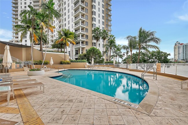 Building Photo - 1 br, 1.5 bath Condo - 801 Brickell Key Bl...