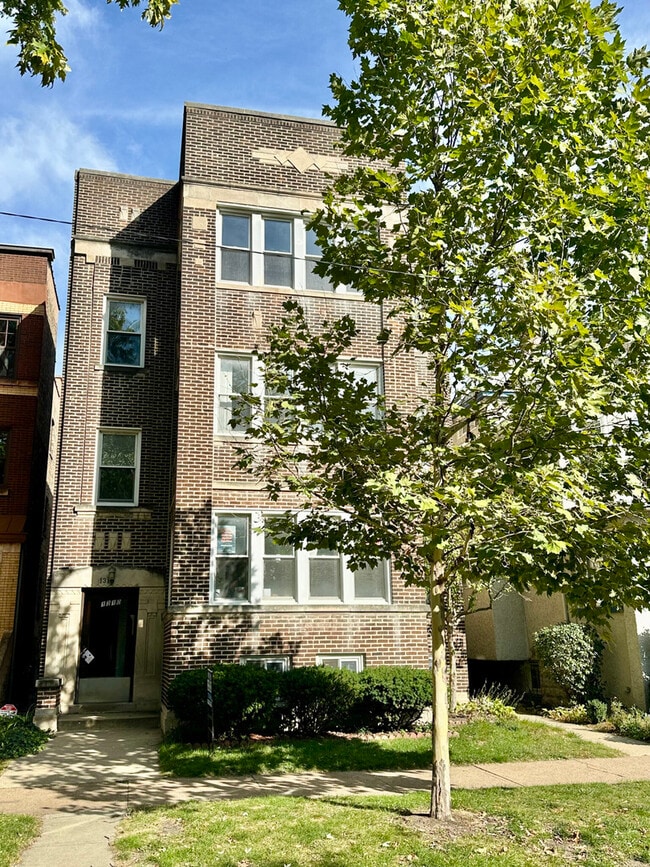 Building Photo - 1310 W Thorndale Ave