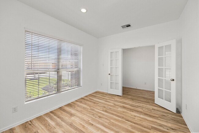 Building Photo - 7339 Bartoncliff Dr