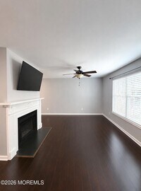 Building Photo - 704 Wellington Pl