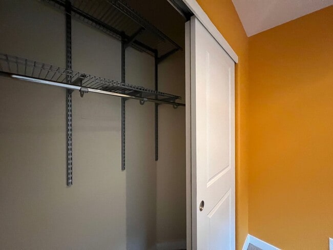 Building Photo - Beautiful 4 Bed, 2.5 Bath Home with Two Car Garage!