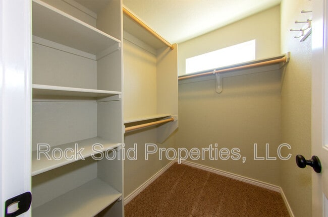 Building Photo - 1031 Old Town Ln
