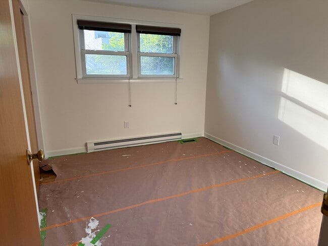Building Photo - 585 Burncoat St