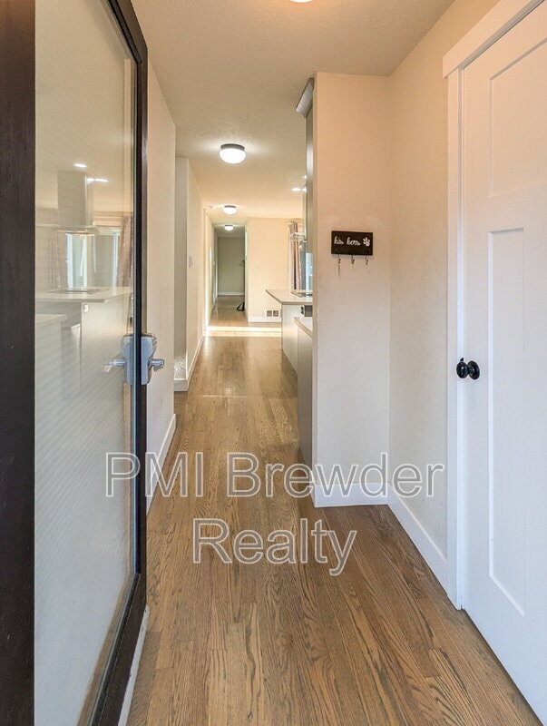 Building Photo - 7 E McGill Ave