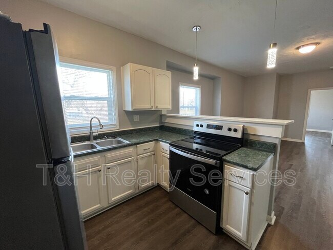 Building Photo - 2832 Central Ave