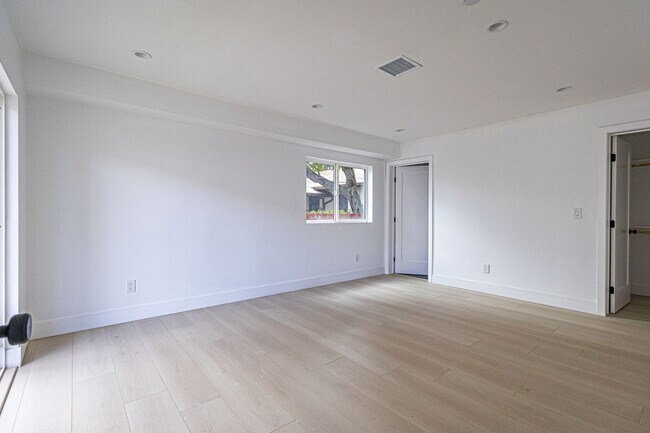 Building Photo - NEW CONSTRUCTION LUXURY 4 BED TOWNHOMES WITH ROOF DECKS