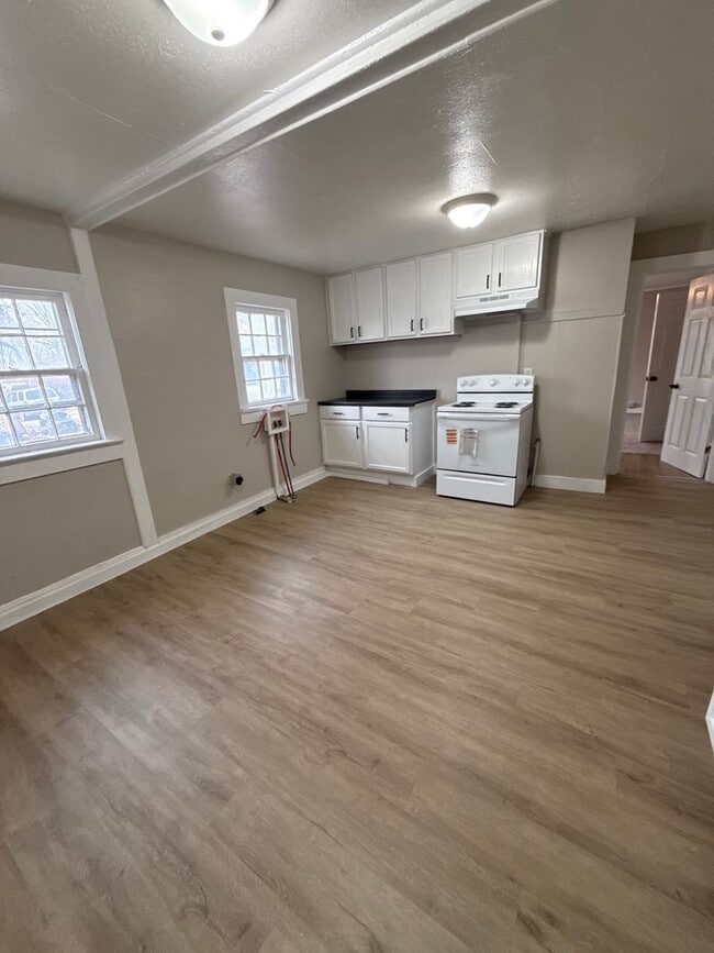 Building Photo - 2 bedroom/1 bath house