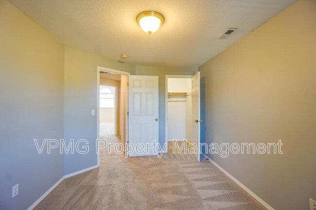 Building Photo - 7608 NE 52nd St