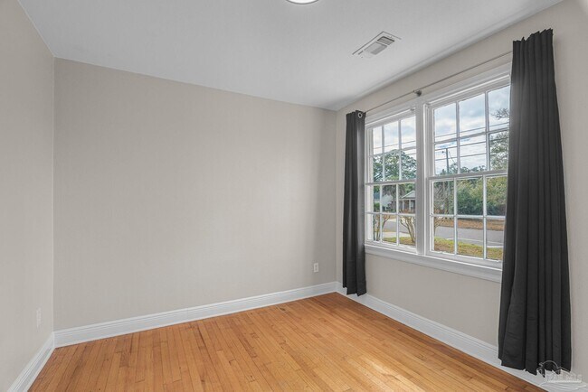 Building Photo - 830 W Moreno St