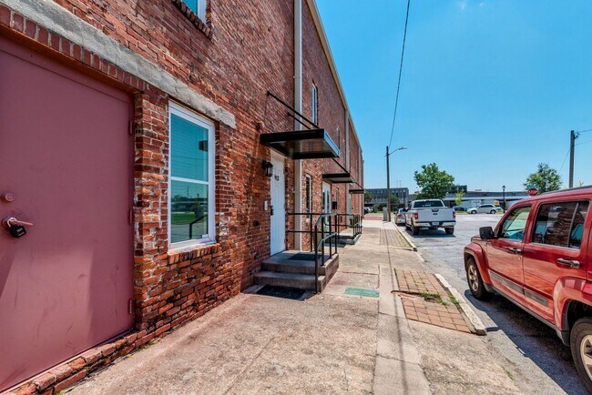 Building Photo - 2 bed/2 bath unit in Downtown Augusta, with washer & dryer!