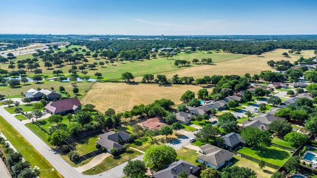 Building Photo - 3 Bedroom 2 Bath 2 Car Garage - Backs Up To A Nice Farm