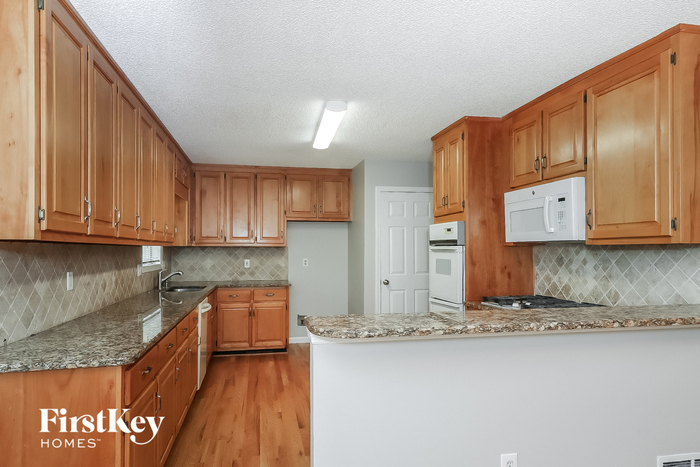 Building Photo - 860 Green Forest Dr
