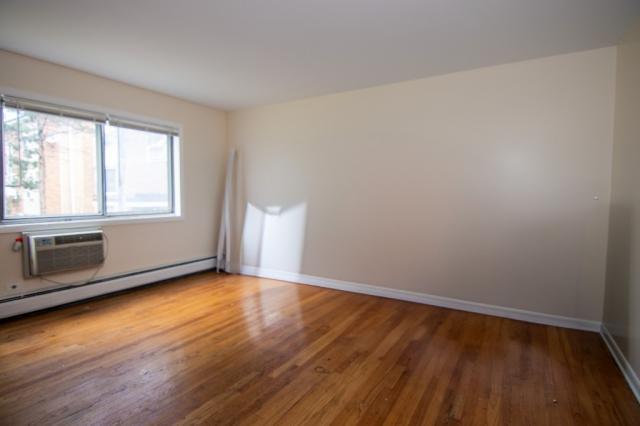 Building Photo - 2 bedroom in DES PLAINES IL 60016