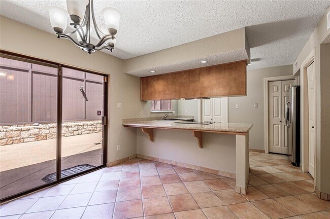 Building Photo - 508 Hickory Dr