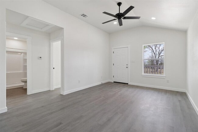 Building Photo - 1087 Schubert Ln