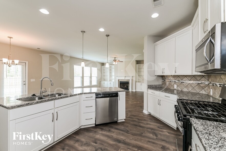 Building Photo - 409 Flat Rock Ln