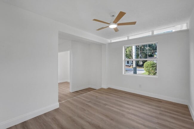 Building Photo - 833 Pinedale Ave