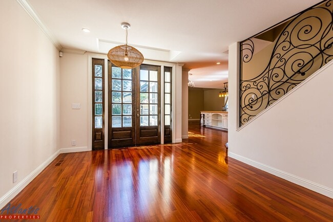Building Photo - Stunning Cambrian Home | Desirable Neighborhood