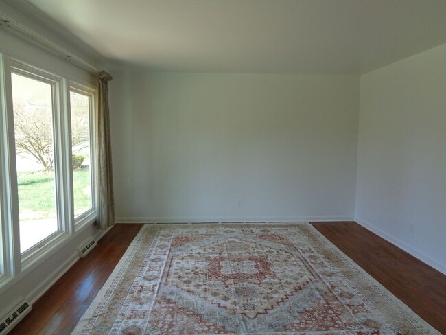 Building Photo - APPLICATION PENDING-Well-Maintained 2 Bedroom House for Rent