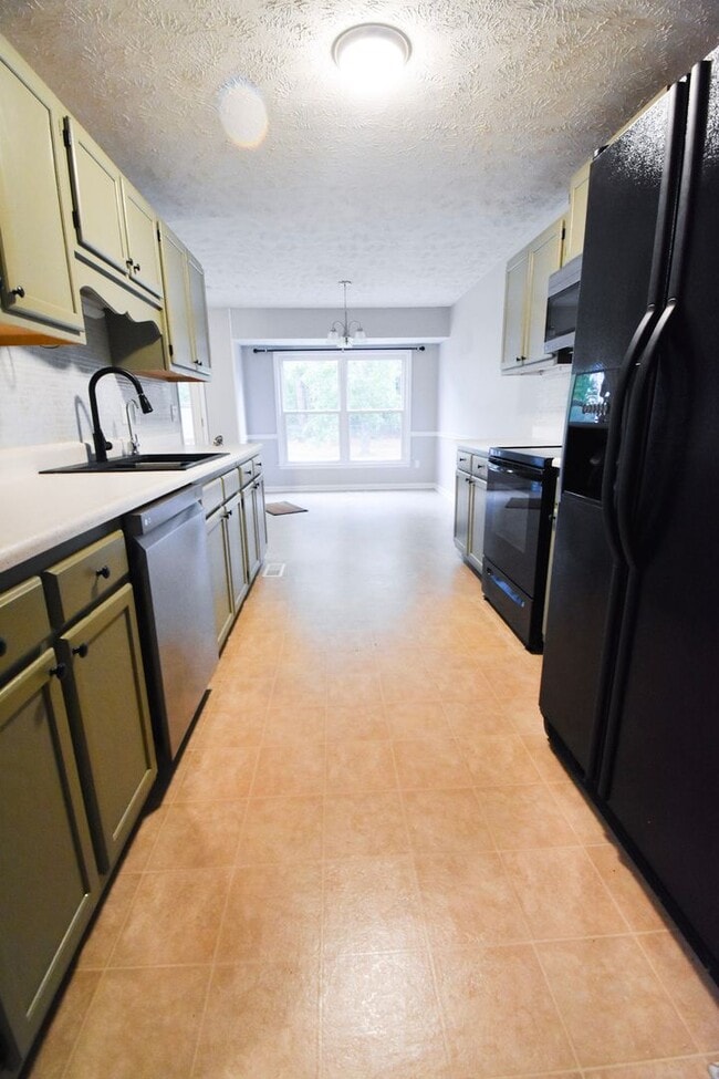 Building Photo - Coming Soon~3 Bedroom 2 Bathroom Home- Pets Considered