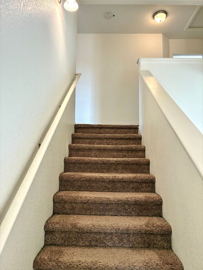 Building Photo - Beautiful 4 Bedroom Two-Story Home in Windsor!