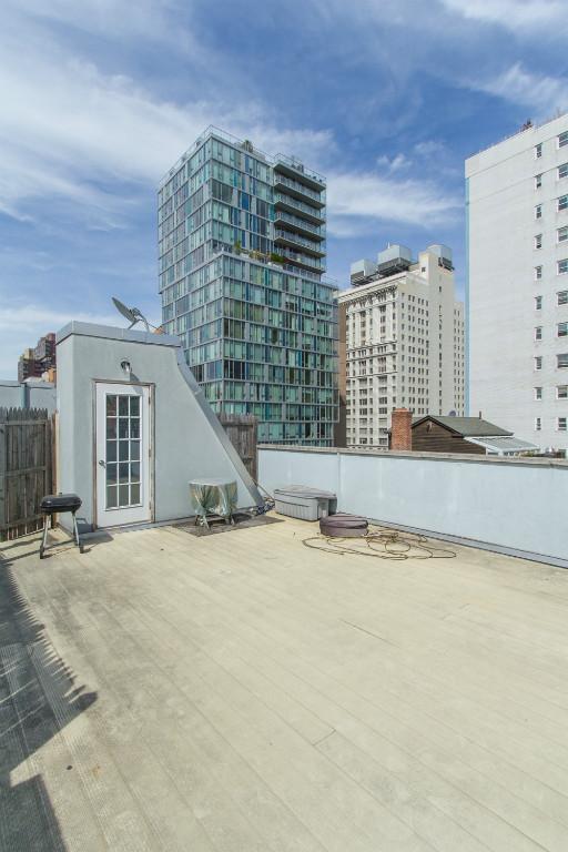 Building Photo - 202 E 13th St