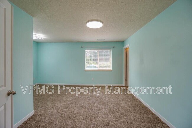 Building Photo - 5941 NE 48th St