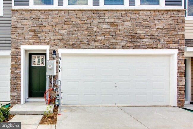 Building Photo - 3117 Laurel Hl Rd