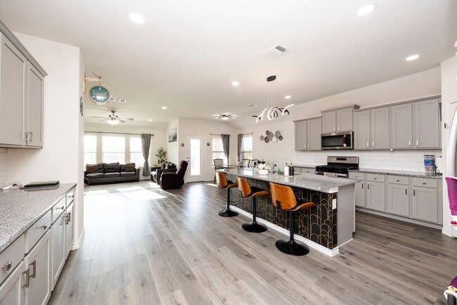 Building Photo - 3229 Trails End Rd