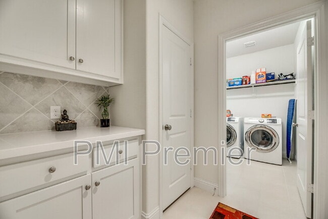 Building Photo - 15404 Pioneer Bluff Trail