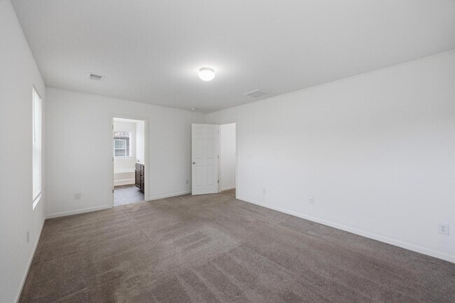 Building Photo - 442 Thoroughbred Dr