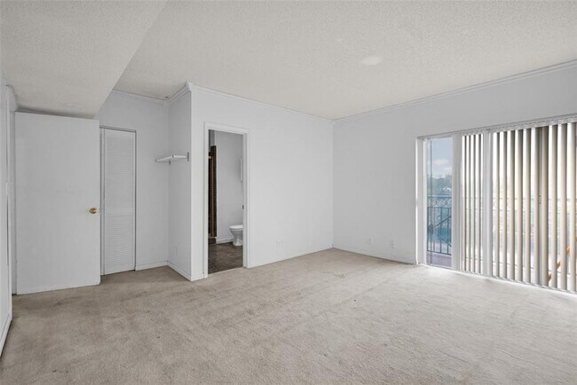 Building Photo - 4850 SW 63rd Terrace