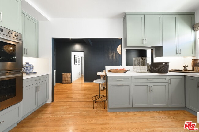 Building Photo - 148 S Orange Dr