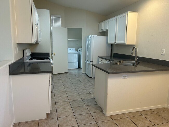 Building Photo - Beautifully Remodeled North Las Vegas Home