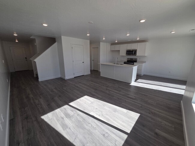 Building Photo - Discover Your Washington Dream Home!