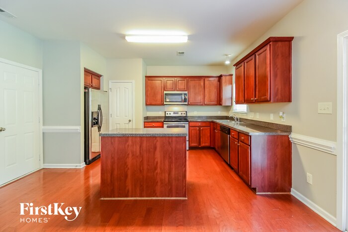 Building Photo - 2456 Ingleside Dr
