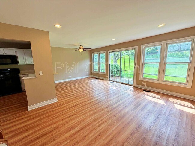 Building Photo - 262 Greensboro Ct