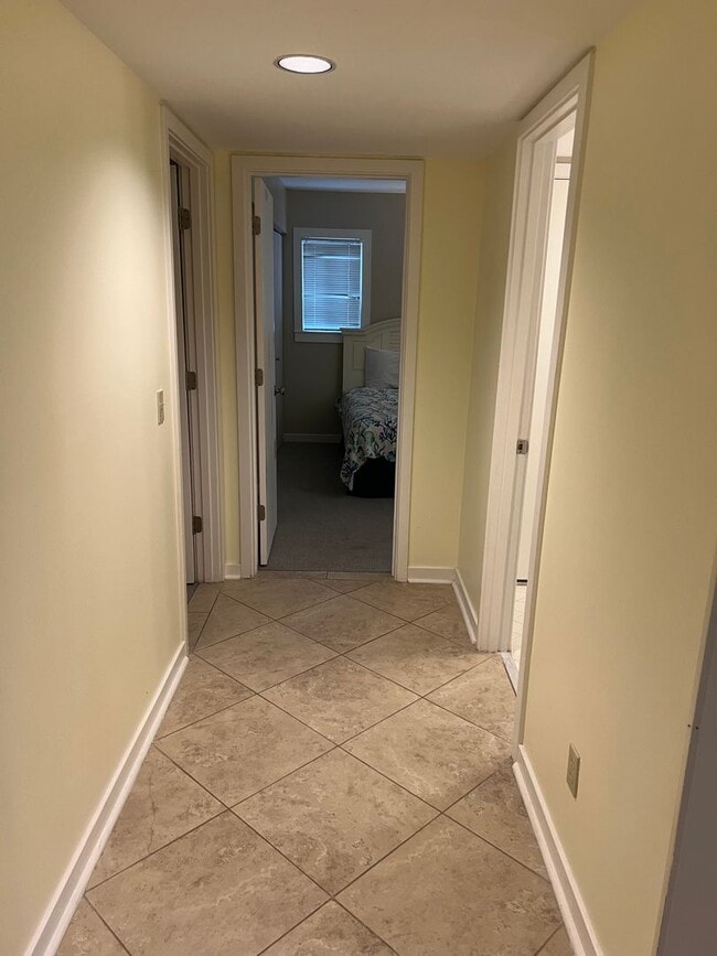 Building Photo - Unfurnished First Floor 3BR Condo in Sea P...