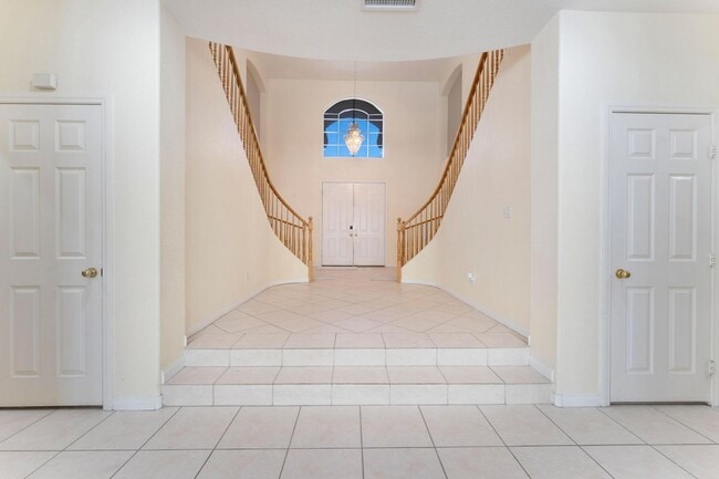 Building Photo - 8901 Goldstone Ave