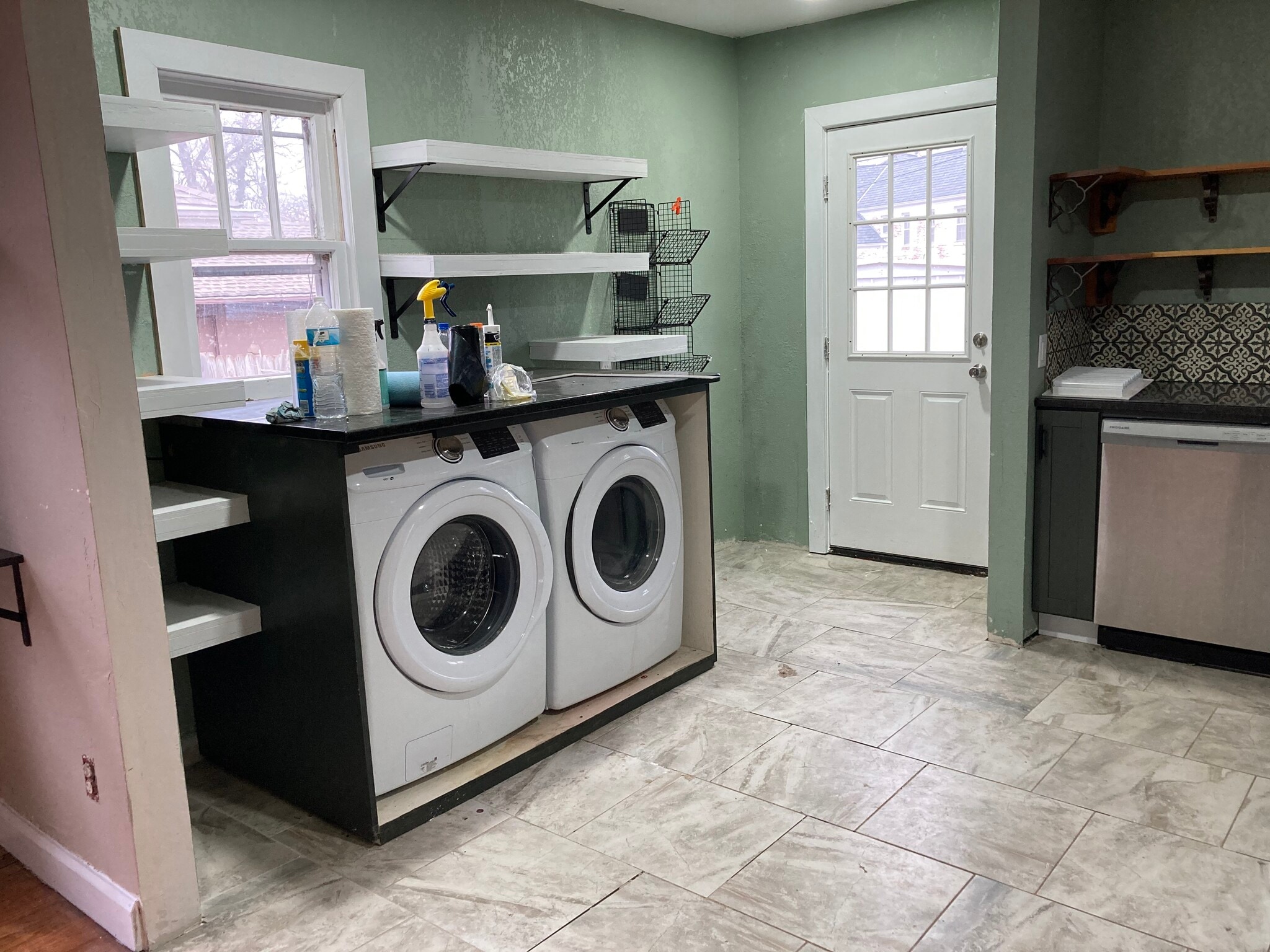 Backdoor, Shelving for storage, in unit front loading washer and dryer with granite worktop. - 1503 N Broadway Ave