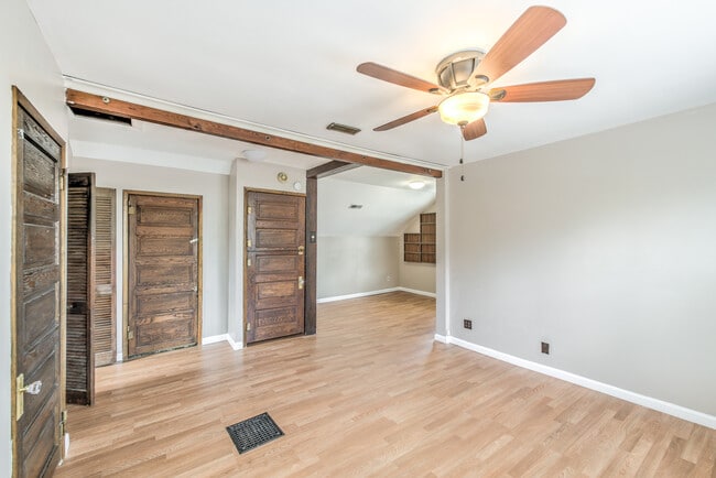 Building Photo - 2305 S Big Bend Blvd