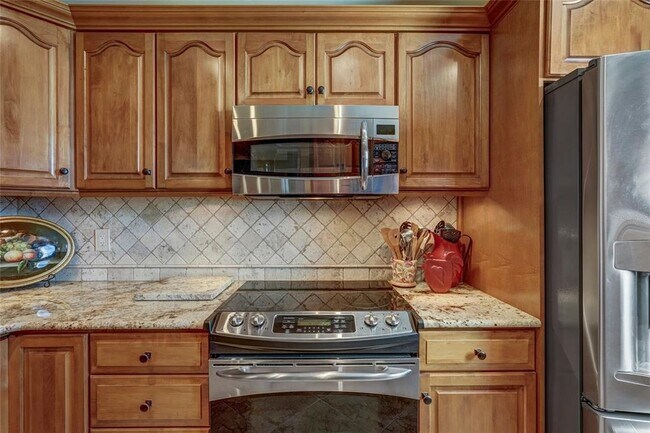 Building Photo - 4040 Ironwood Cir