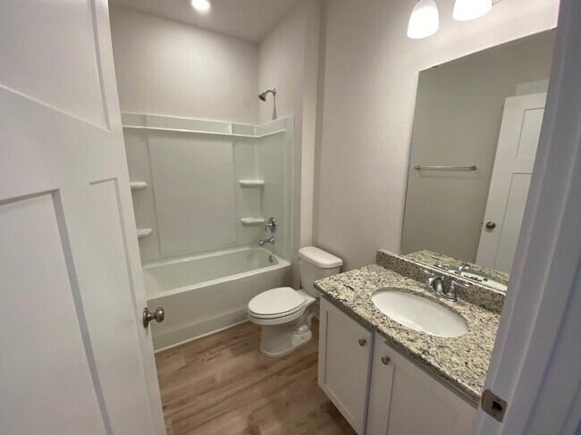 Building Photo - 3398 Southwind Dr