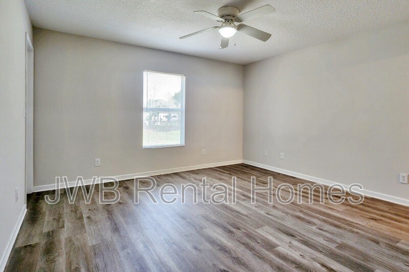 Building Photo - 8247 Nussbaum Dr