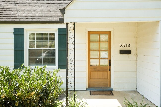 Building Photo - 4 Bedroom House Available Near Scott Stadi...