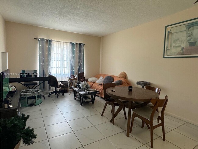 Building Photo - 2200 E Hallandale Beach Blvd