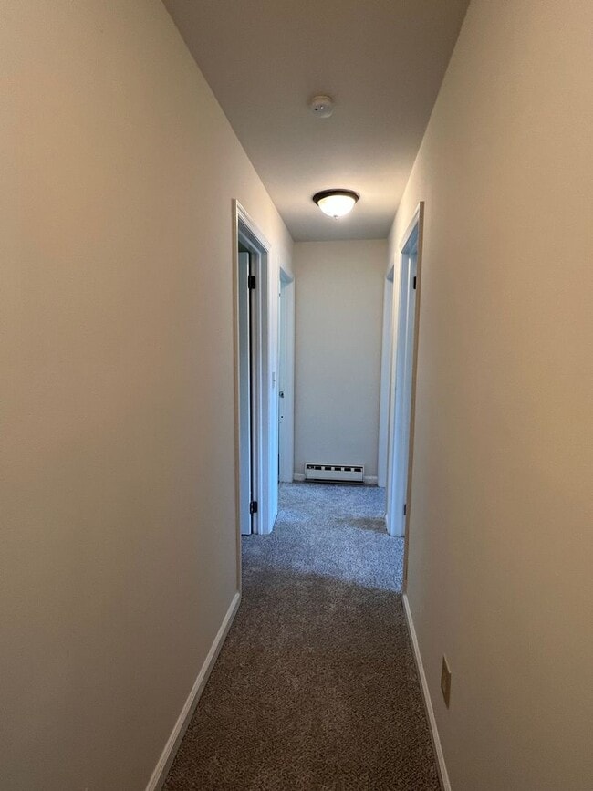 Building Photo - Spacious 3BR Townhome - LOTS OF ROOM!!! - ...