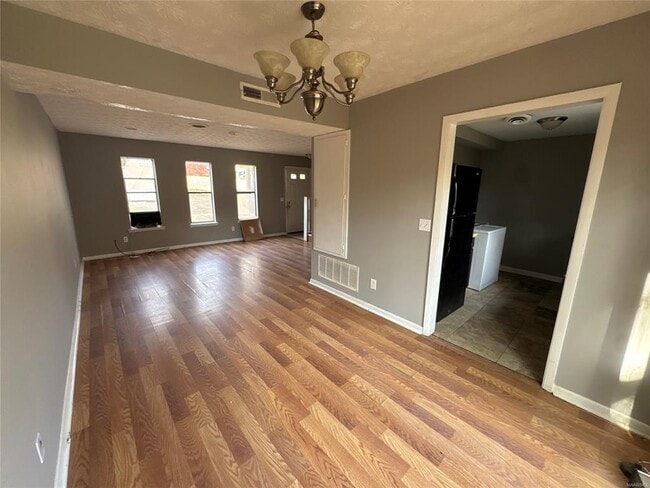 Building Photo - 813 Azalea St