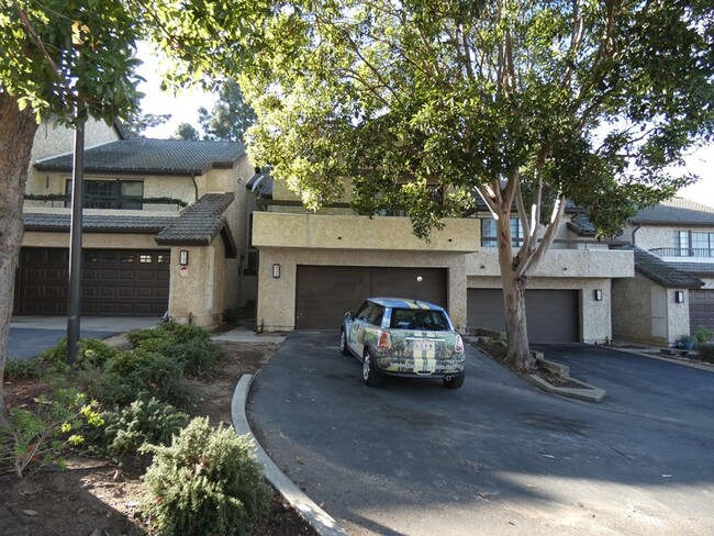 Primary Photo - Spacious Northpoint Townhome near Righetti...