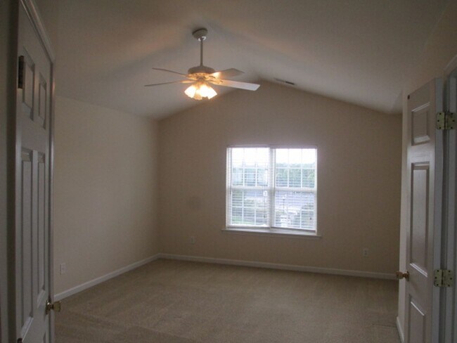 Building Photo - Lovely 3br/2.5ba in exc community, 2 car gar, exc deck, comm rec included!! Avail July 15, 2026!